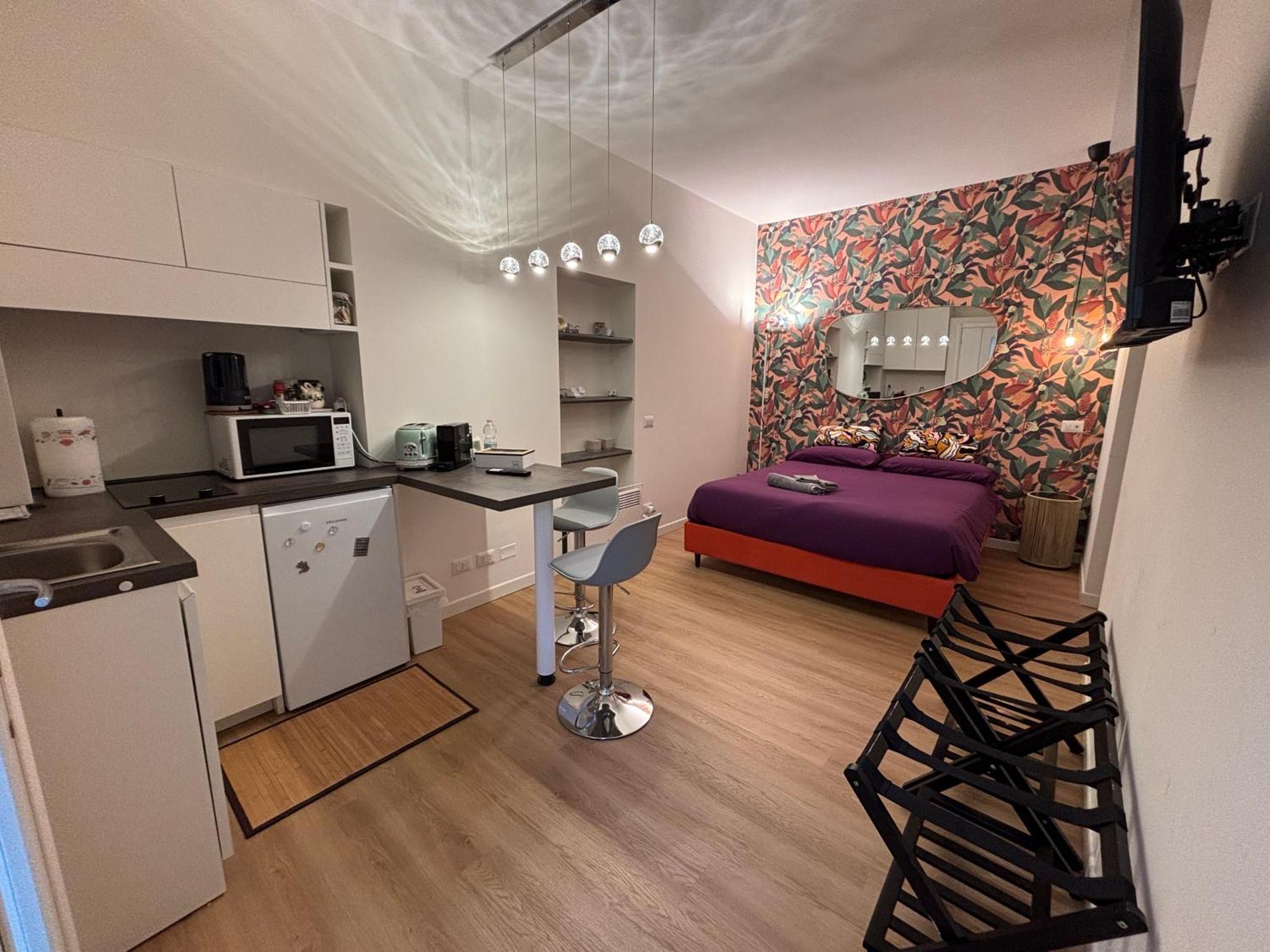 La Vecchia Milano-Les Nubles Vannucci - Il Ballatoio E Il Cortile Exterior photo