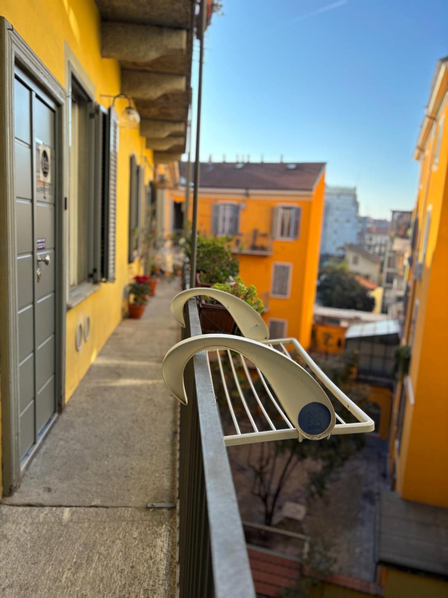 La Vecchia Milano-Les Nubles Vannucci - Il Ballatoio E Il Cortile Exterior photo