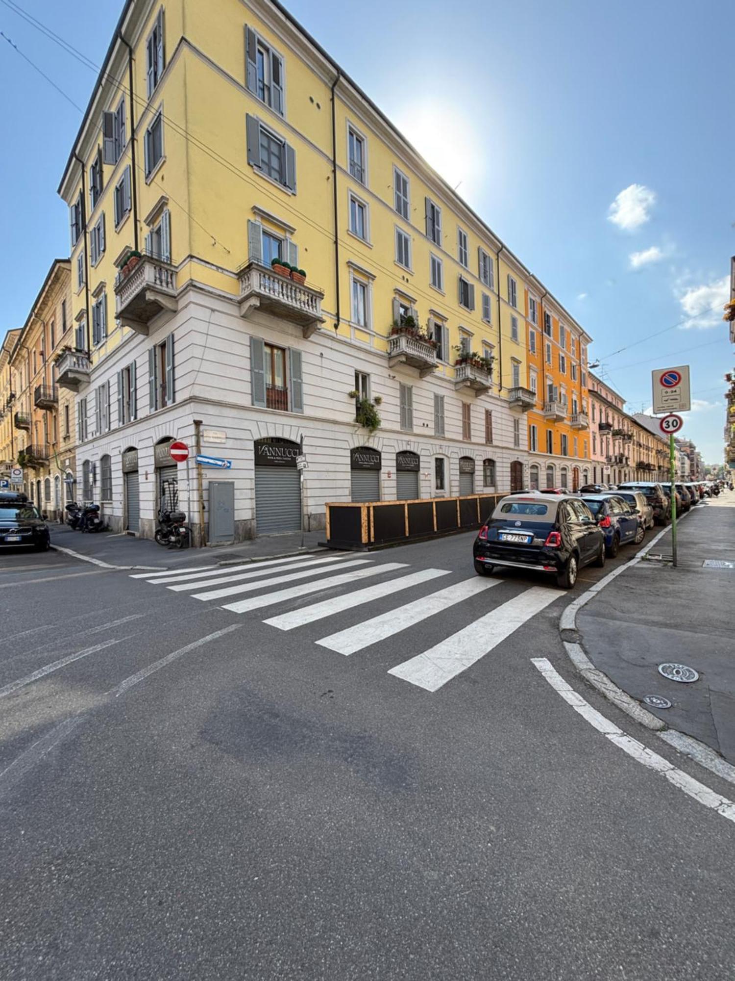 La Vecchia Milano-Les Nubles Vannucci - Il Ballatoio E Il Cortile Exterior photo